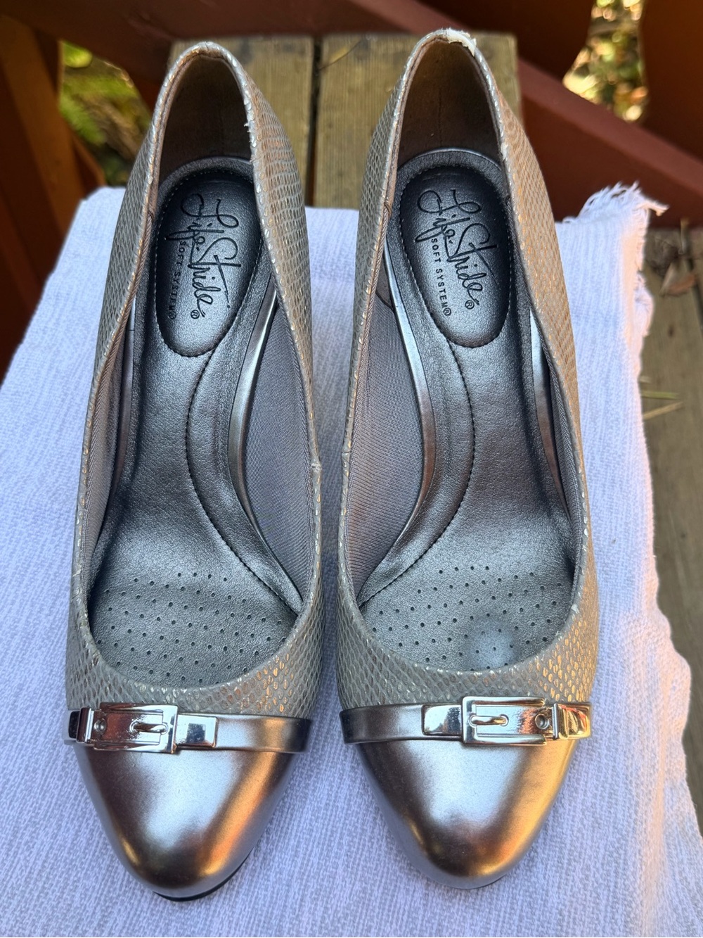 Life Stride Silver Metallic Pointed Toe Pumps 8W